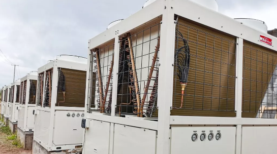 養(yǎng)鴨場老板：熱泵供暖溫度高，費(fèi)用比燒煤還省！